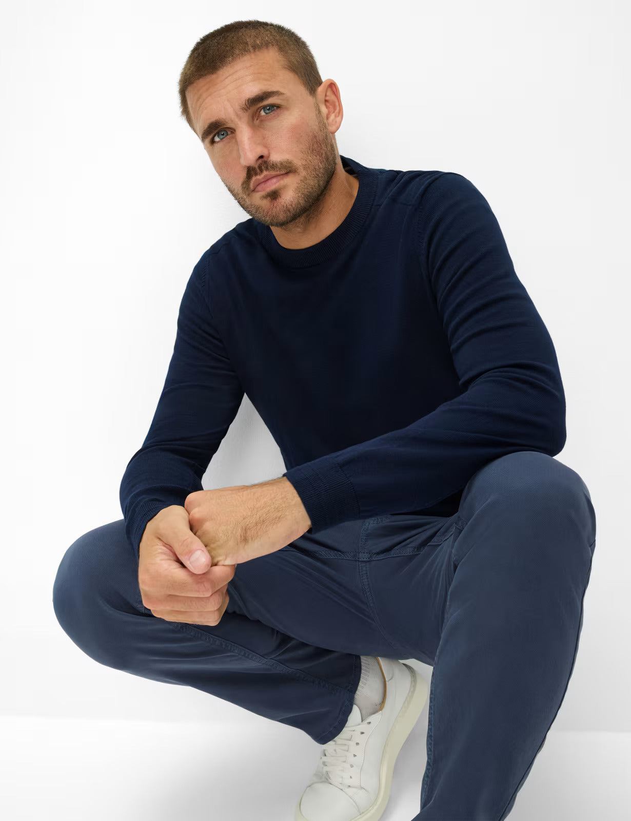 圓領長袖套頭毛衣