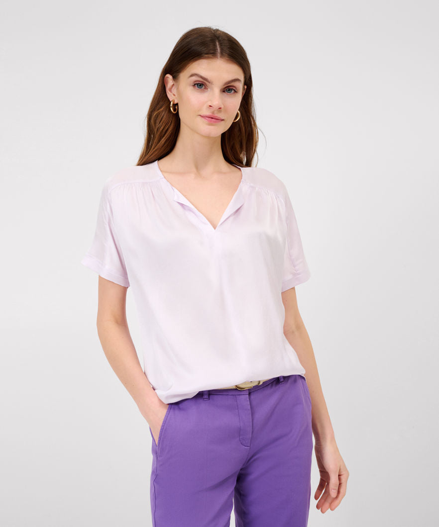 Shirt with Casual Feminine Look