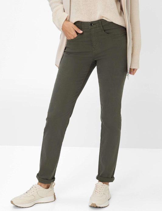 Premium Denim: Five-Pocket Jeans in Feminine Fit