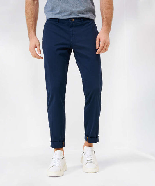 Ultra-elastic Slim Chinos