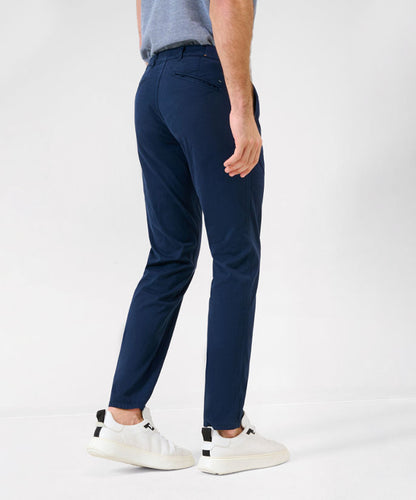 Ultra-elastic Slim Chinos