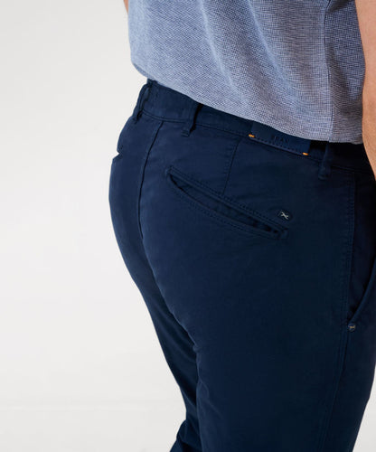 Ultra-elastic Slim Chinos