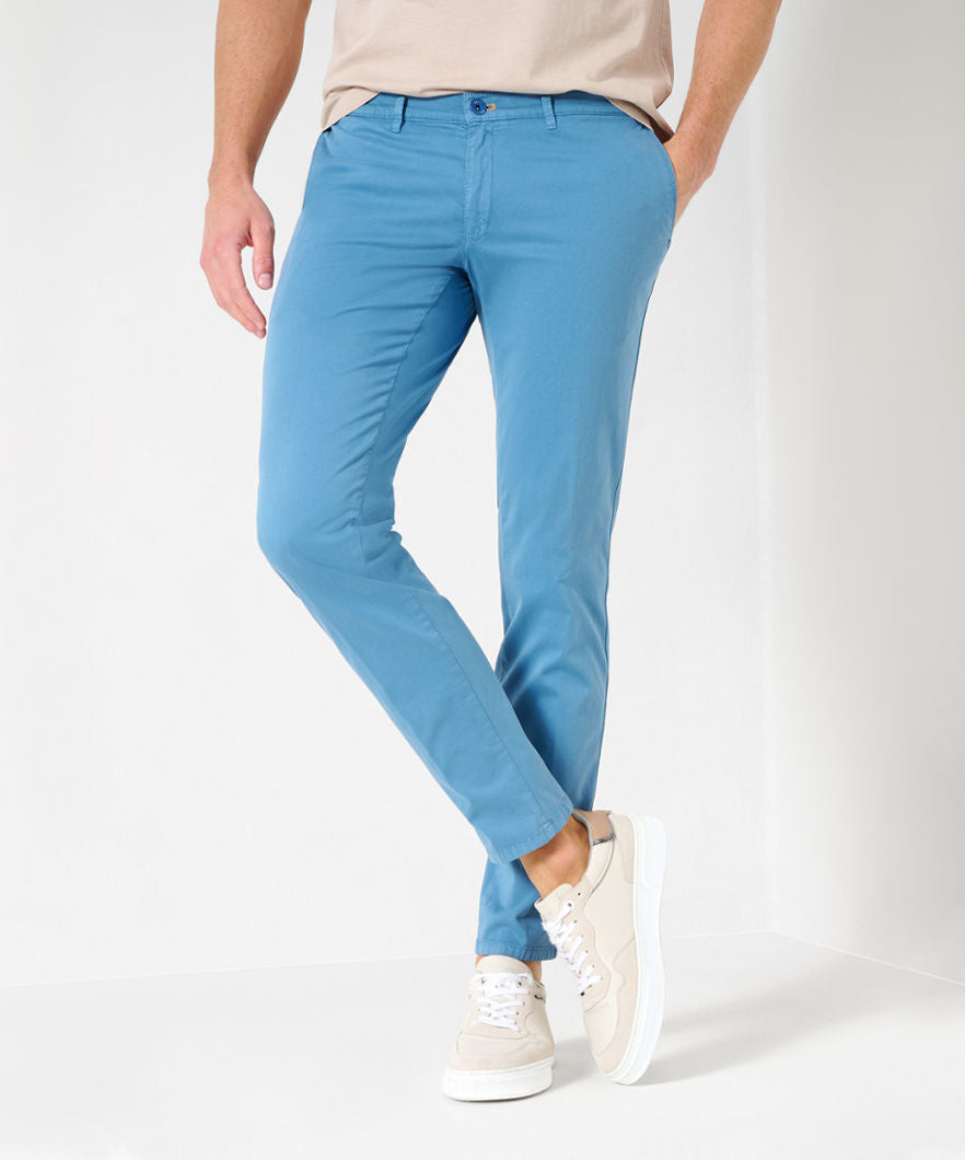 Ultra-elastic Slim Chinos