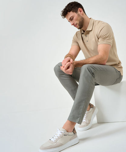 Five-pocket Pants in a Two-toned Look