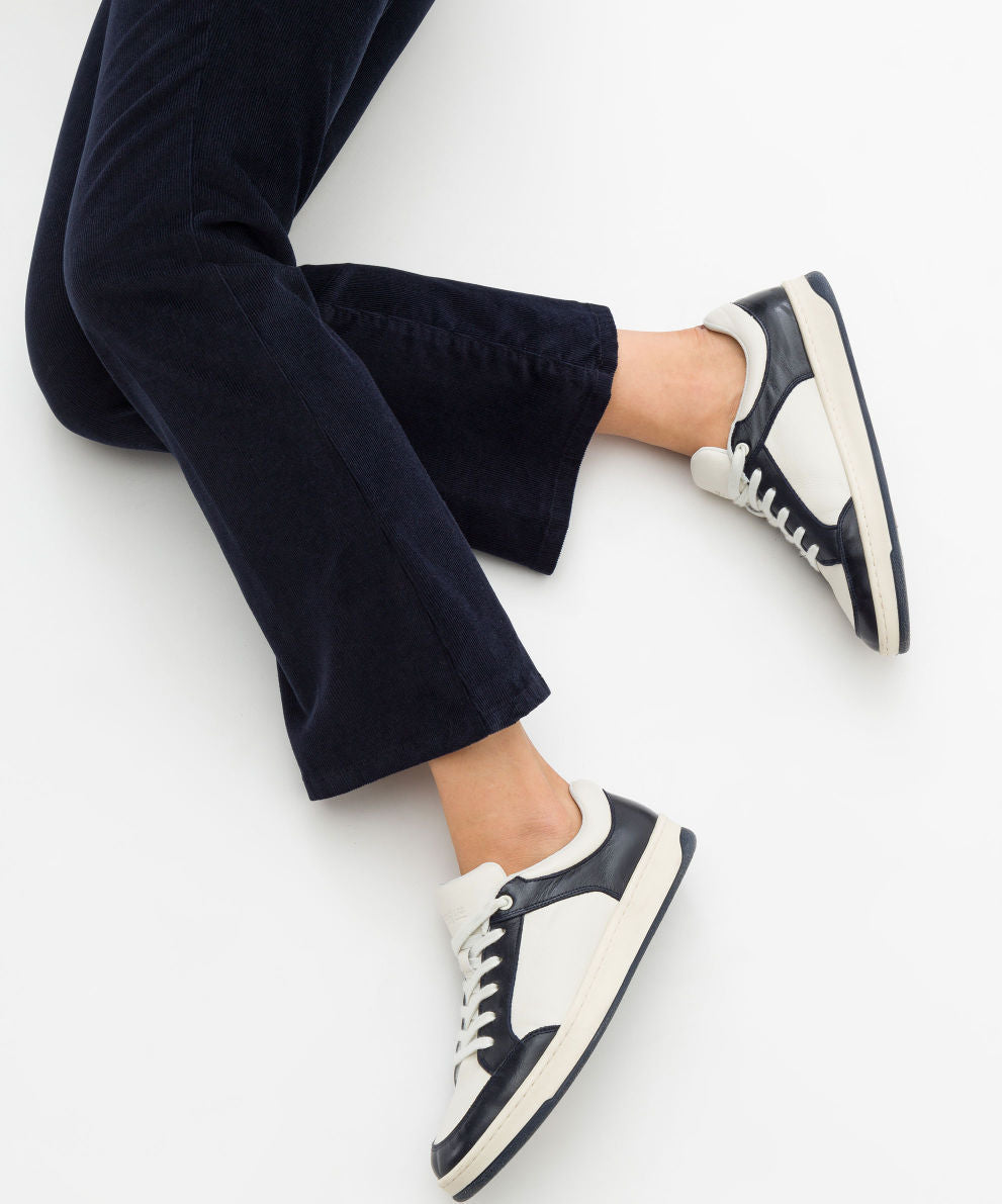 時尚低腰微喇叭款女式褲子