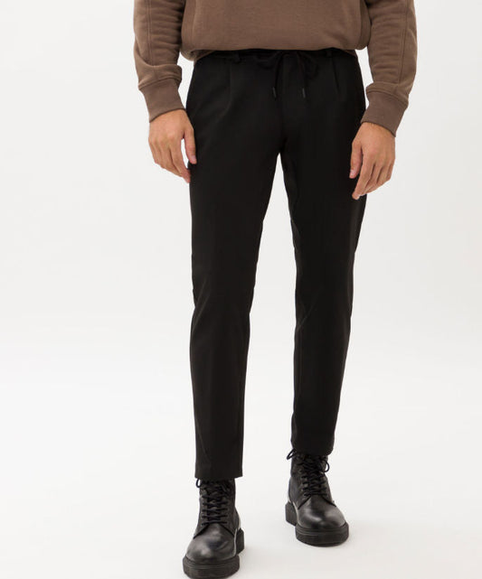 Jog Pants in a Sporty Look